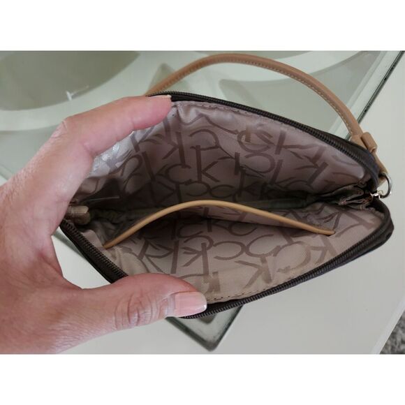 CALVIN KLEIN Women's CK Signature Wristlet Clutch Wallet Brown Luggage - Picture 8 of 8